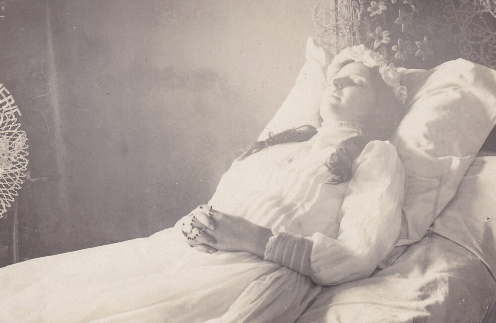 A Haunting Gallery of Victorian Post-Mortem Photography - Ancestrium
